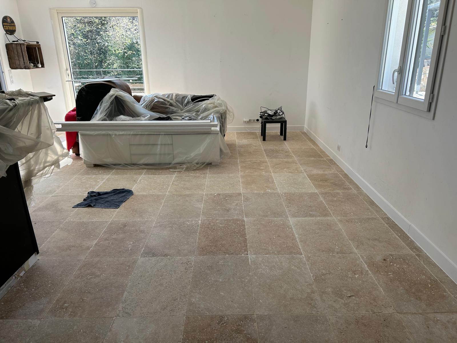 maçon munier construction : pose de traverti Intérieur